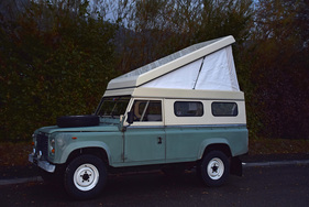 Land Rover 110 Station Wagon (1984) - angeboten an der Versteigerung der Oldtimer Galerie Toffen am 26. November 2016