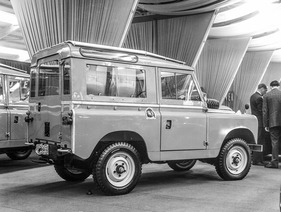 Land Rover  (1965) - auch Geländewagen sind ausgestellt - Genfer Automobilsalon 1965