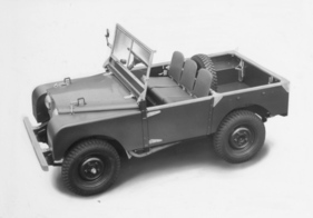 Land Rover 80 (1950) - bereits mit unvergitterten Scheinwerfern