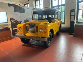 Land-Rover 88 Serie III Karosserie Emil Frey (1977) – Das Jahrhundert des Automobils. Graubünden 1925-2025 – Emil Frey Classic Center (1977)