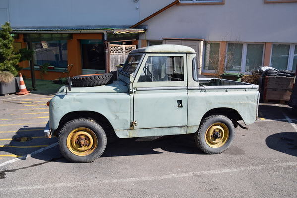 Land Rover 88 Series II A (1963) - angeboten an der Versteigerung der Oldtimer Galerie in Toffen am 29. April 2017