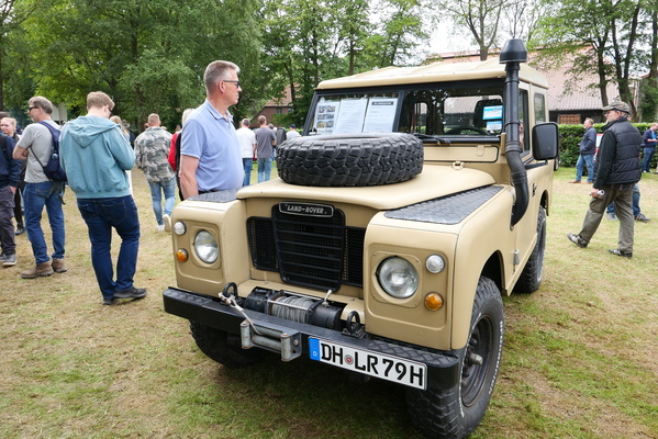 Land Rover 88 Series III (1979) – mit nachgerüstetem Dieselmotor, angeboten für 20'500 Euro – Bockhorner Oldtimermarkt 2024