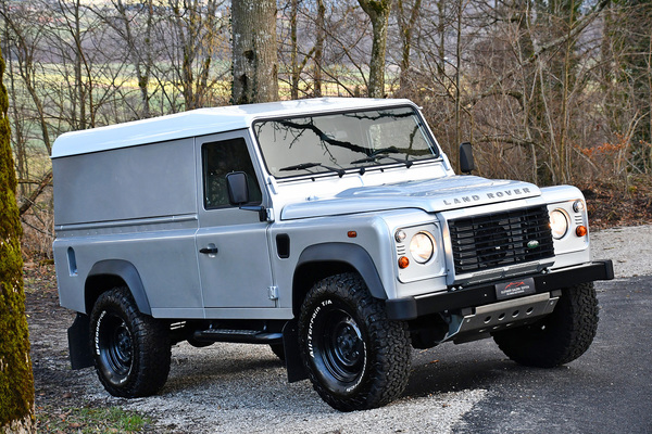 Land Rover Defender 110 Hardtop (2013) - als Lot 43 an der Versteigerung der Oldtimer Galerie in Toffen am 28. März 2020