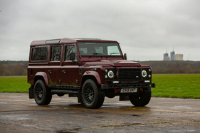 Land Rover Defender 110 Landmark XS by Bowler (2015) - als Lot 144 an der RM/Sotheby's Versteigerung von Paris am 13. Februar 2021