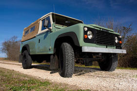 Land Rover Defender 110 Pickup (1984) - als Lot 202 an der Bonhams Amelia Island Versteigerung am 8. März 2018