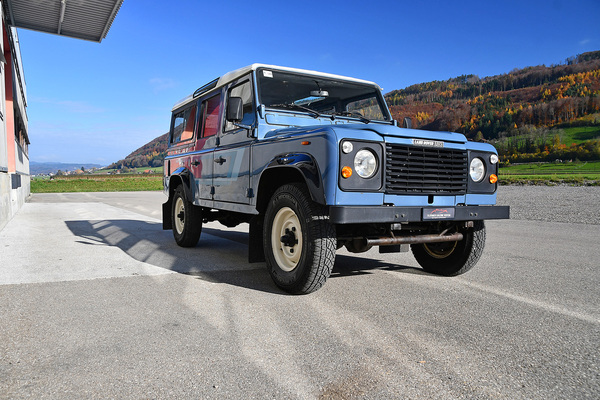 Bild: Land Rover Defender 110 Turbo Diesel (1989) - 1989 Land Rover Defender 110 Turbo Diesel - als Lot 121 an der Oldtimer Galerie Toffen Versteigerung von Gstaad am 29. Dezember 2024