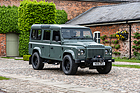 Bild: Land Rover Defender 110 XS Station Wagon 'V-8 LS3' by Twisted (2015) - Lot 325 an der RM/Sotheby's "Cliveden House" Versteigerung am 12. Juni 2024