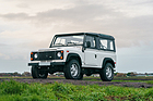 Bild: Land Rover Defender 90 (1997) – angeboten als Lot Nr. 282 bei der RM-Sotheby's-Versteigerung in Miami am 27. und 28. Februar 2025