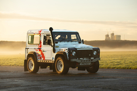 Land Rover Defender 90 Hardtop TD "Challenge" by Bowler (2013) - als Lot 142 an der RM/Sotheby's Versteigerung von Paris am 13. Februar 2021