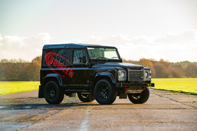 Land Rover Defender 90 Hardtop XS by Bowler (2015) - als Lot 143 an der RM/Sotheby's Versteigerung von Paris am 13. Februar 2021