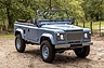 Land Rover Defender 90 V8 Soft Top (1987) - Lot 195 an der Artcurial „Garden Party in Saint-Tropez" Versteigerung 2024 (© Artcurial, 2024) Land Rover Defender 90 V8 Soft Top (1987) - Lot 195 an der Artcurial „Garden Party in Saint-Tropez" Versteigerung 2024 (© Artcurial, 2024)