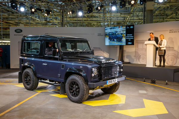 Land Rover Defender Limited Edition Autobiography (2015) - bei der Feier des letzten Land Rover Defender in Solihull
