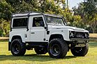 Bild: Land Rover Defender Wagon Helderburg (1995) - als Lot 146 an der Bonhams Scottsdale Versteigerung 2026