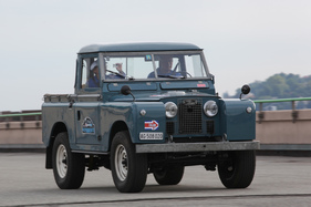 Land Rover S1 88 Pickup (1960) - Teststrecke auf dem Dach der Lingotto-Fabrik in Turin - Alpenbrevet 2019 (1960)