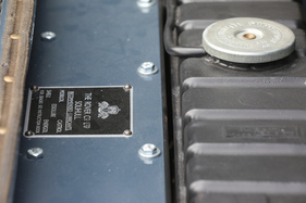 Land Rover Serie I 86 (1955) - Schmierstoffhinweis im Motorraum