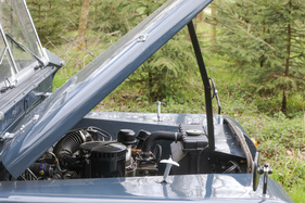 Land Rover Serie I 86 (1955) - die Alu-Haube öffnet nach hinten (1955)
