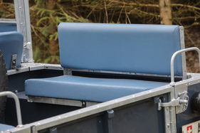 Land Rover Serie I 86 (1955) - jede Sitzbank hat Platz für zwei Personen