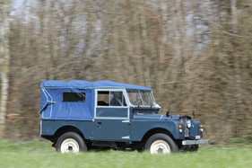 Land Rover Serie I 86 (1955) - knapp 100 km/h läuft ein früher Land Rover
