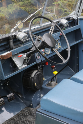 Land Rover Serie I 86 (1955) - rustikal geht es auch im Innern zu