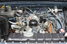 Land Rover Serie I 86 (1955) - schrulliger Vierzylindermotor mit seitlichen Auslass-, aber hängenden Einlassventilen (1955)