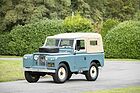Bild: Land Rover Série IIA 88' Hardtop (1963) - als Lot 53 an der Artcurial "Automobiles Sur les Champs" Versteigerung am 3. Dezember 2020