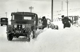 Land Rover Series I (1948) - AA Patrol im Schnee Land Rover Series I (1948) - AA Patrol im Schnee