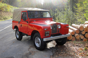 Land Rover Series II (1959) - als Lot 73 an der Versteigerung der Oldtimer Galerie Toffen am 21. April 2018 (1959)