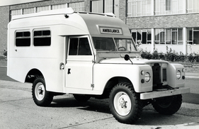Land Rover Series II (1969) - als 109-Zoll-Ambulanz (1969)