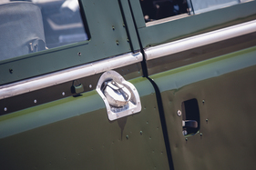 Land Rover Series IIA 88 (1966) - Getankt wird Benzin