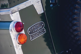 Land Rover Series IIA 88 (1966) - Typenschild am Heck