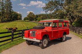 Land Rover Series IIA NADA Six-Cylinder 109 Station Wagon (1967) - Lot 029 an der Bonhams Audrain Concours Versteigerung am 29. September 2023 (1967)