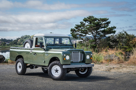 Land Rover Series III 109 Restomod by Kevin Kay Restorations (1977) - als Lot 373 an der RM Sotheby’s Monterey Auction 2026