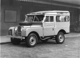 Land-Rover Station Wagon (1954) - nicht mehr von Tickford und deutlich näher an der normalen Ausführung