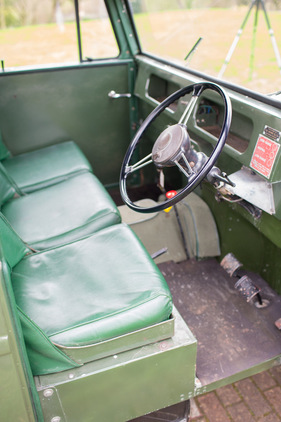 Land Rover Station Wagon Tickford (1950) - Cockpit mit Nutzcharakter Land Rover Station Wagon Tickford (1950) - Cockpit mit Nutzcharakter