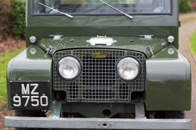 Land Rover Station Wagon Tickford (1950) - Motorhaube und Vorderbau stimmen mit den normalen Autos überein