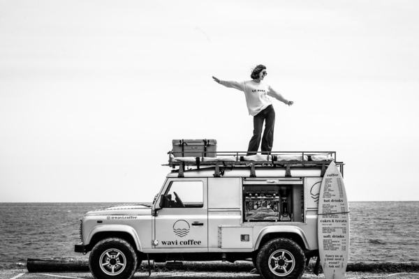 Bild Land Rover Van - Wavi Coffee - Surf & Serve