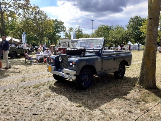 Land Rover aller Altersklassen ... – Classic Days Düsseldorf 2022