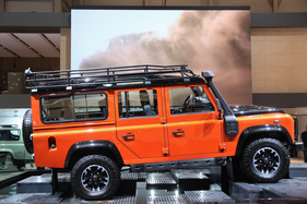 Land Rover - immer noch erfolgreich im Verkauf - auf dem Genfer Automobilsalon 2015