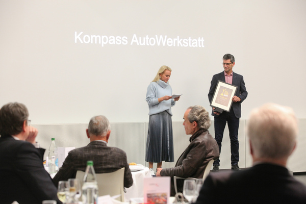 Image: Laudation by Isabel Riederer on the occasion of the presentation of the "Innovation Award" - Swiss Classic Awards 2020 Presentation at the "autobau erlebniswelt" in Romanshorn