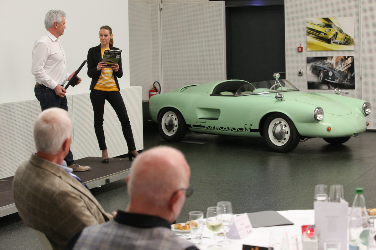 Laudatio für Award-Gewinner GP Mutschellen durch Maja Guetg - Swiss Classic Awards 2020 Übergabe in der "autobau erlebniswelt" in Romanshorn