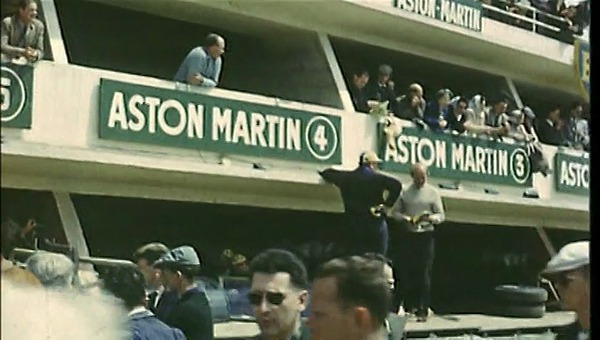 Le Mans 1959 - Boxengasse bei Aston Martin - Standbild aus dem Film The Snake and the Stallion