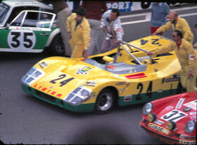 Le Mans 1971 - Der Ligier JS3 zwischen zwei Porsche 911S (1971)