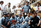 Bild: Le Mans 1974 – Rechts unten, in schwarz gekleidet, lächelt Valentin Schäffer in die Kamera.
