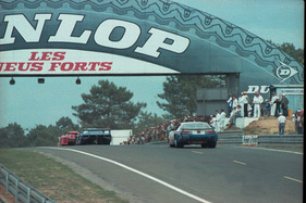 Le Mans 1982 - Eine der berühmtesten Stellen beim 24 Stunden Rennen von Le Mans - Der Dunlopbogen