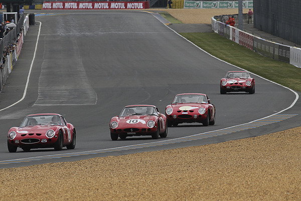 Le Mans Classic 2012 - Bereits nach einer Runde hatte sich das hübsche Feld von unzähligen Ferrari 250 GTO bereits aufgeteilt