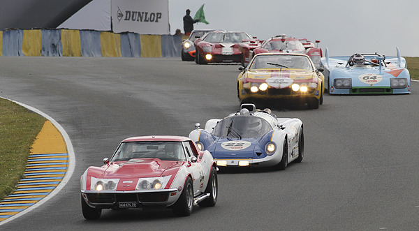 Image: Le Mans Classic 2012 - The Grid 5 rolls over the Dunlop hill - in the middle of it the Howmet TX with the impressive heat flicker