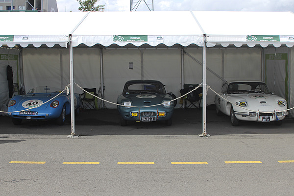 Image: Le Mans Classic 2012 - Three 2-cylinders among themselves - DB Barquette (left) with two CD Panhard