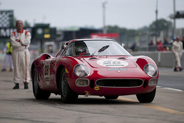 Le Mans Classic 2012 - Ferrari 250 LM vom Grid 4 auf dem Weg zur Tankstelle