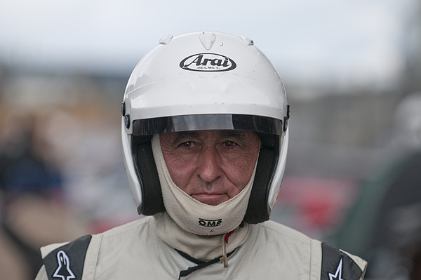 Le Mans Classic 2012 - Gutes Beispiel für fotogene Kopfbekleidung - Vollvisierhelme machen sich bei weitem nicht so gut auf dem Foto wie diese hier