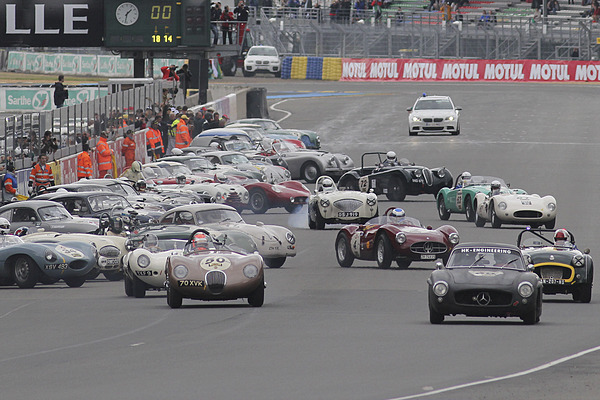 Image: Le Mans Classic 2012 - Just a few seconds after the starting whistle, the Grid 2 racing cars shot out in skillful drifts